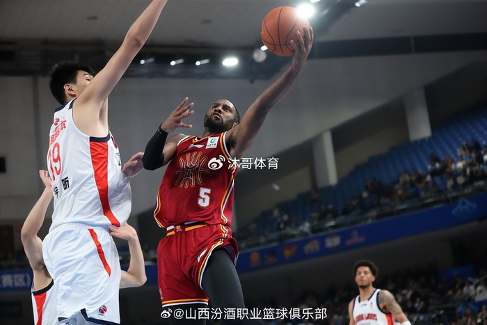 CBA俱乐部杯:诺威尔39分主导, 山西末节发威双杀广州3连胜晋级八强