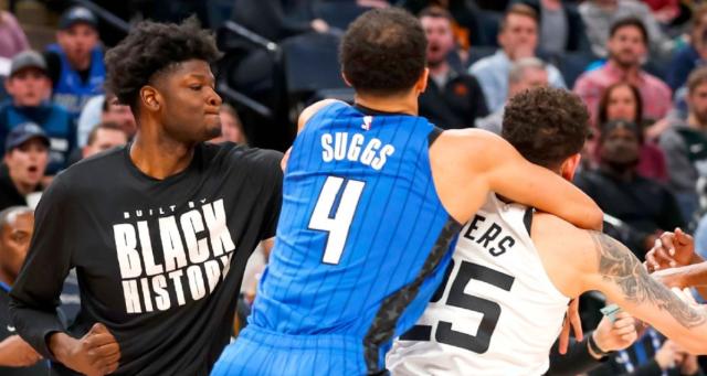 九游体育中国官网-魔术森林狼爆发激烈冲突 萨格斯“擒杀”小里弗斯