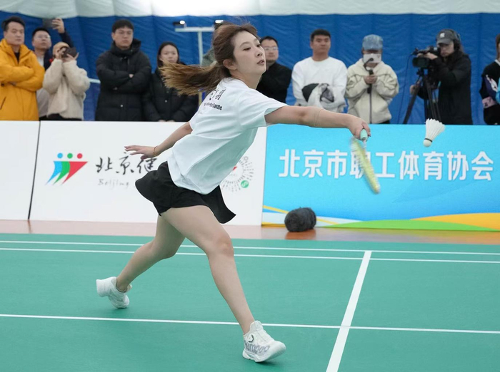 第二十一届北京羽毛球公开赛举行 近千名球友参赛