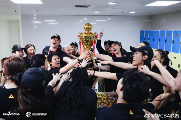 九游体育官网入口-尘埃落定，举杯同庆！所有的汗水与热泪，都在此刻化为圆满